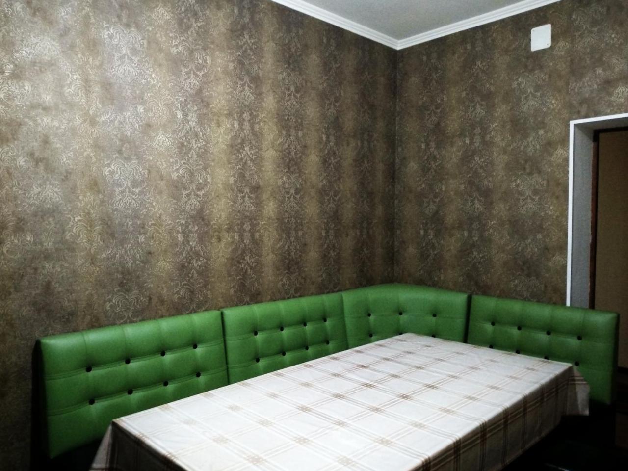 Medi Guest House Osh Bagian luar foto