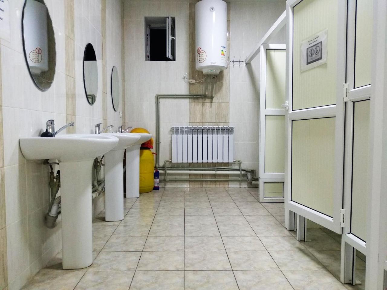 Medi Guest House Osh Bagian luar foto