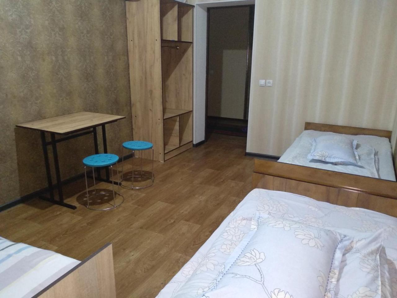 Medi Guest House Osh Bagian luar foto