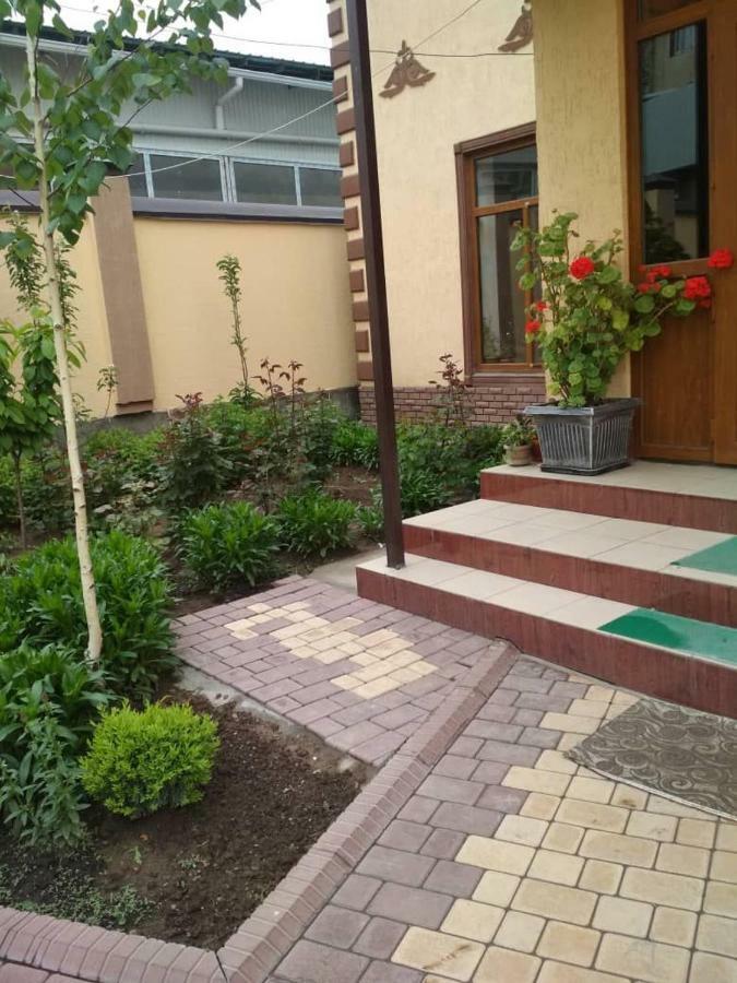Medi Guest House Osh Bagian luar foto