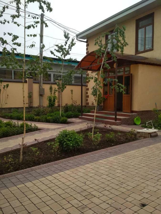 Medi Guest House Osh Bagian luar foto
