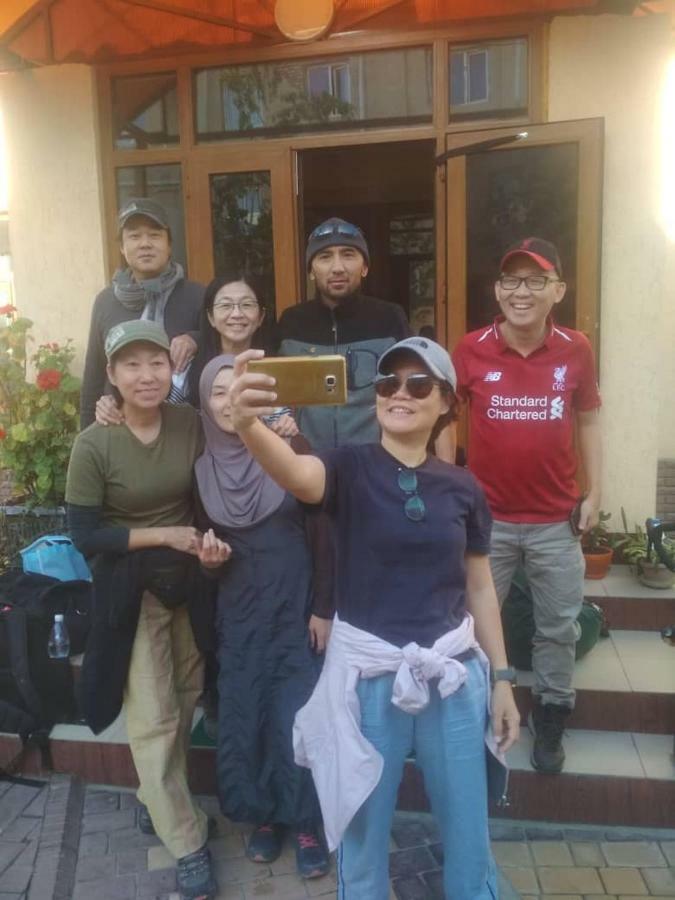Medi Guest House Osh Bagian luar foto