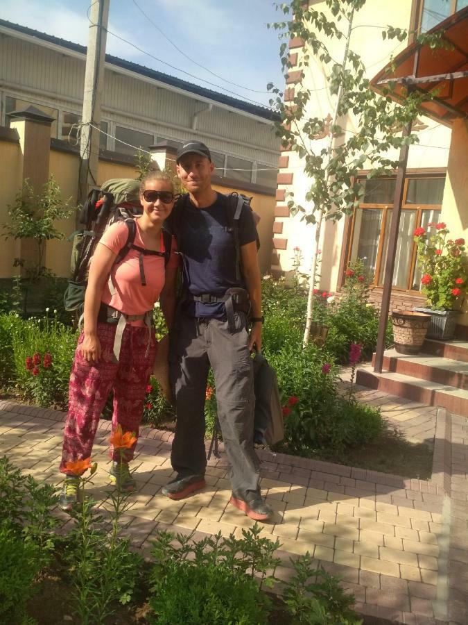 Medi Guest House Osh Bagian luar foto