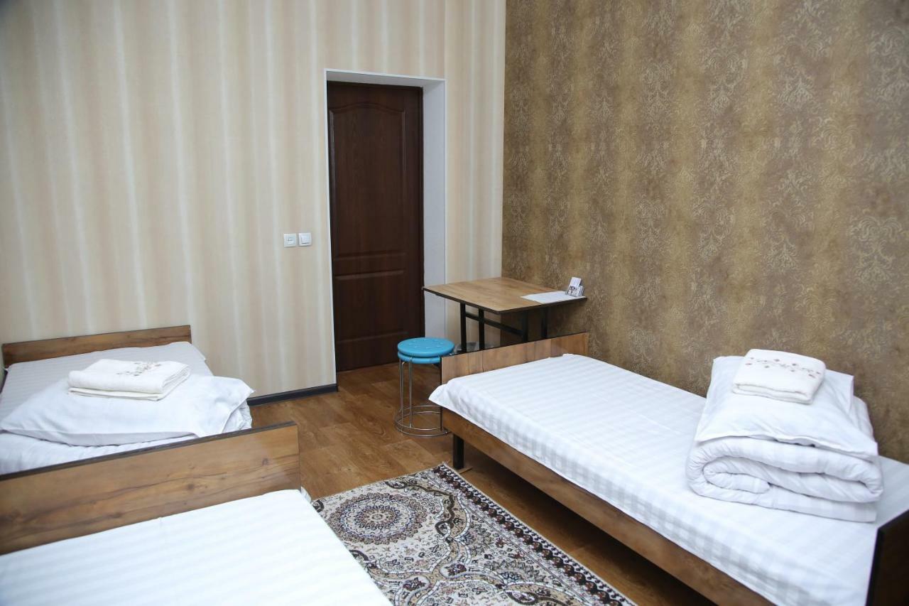 Medi Guest House Osh Bagian luar foto