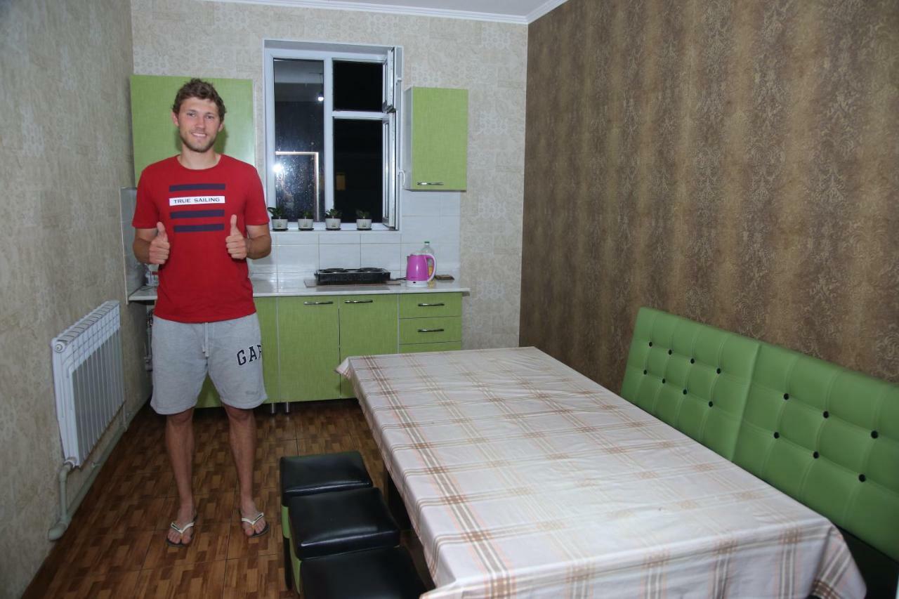 Medi Guest House Osh Bagian luar foto