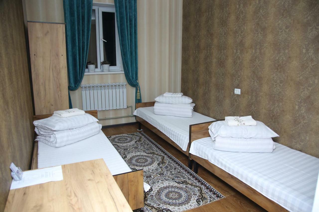 Medi Guest House Osh Bagian luar foto