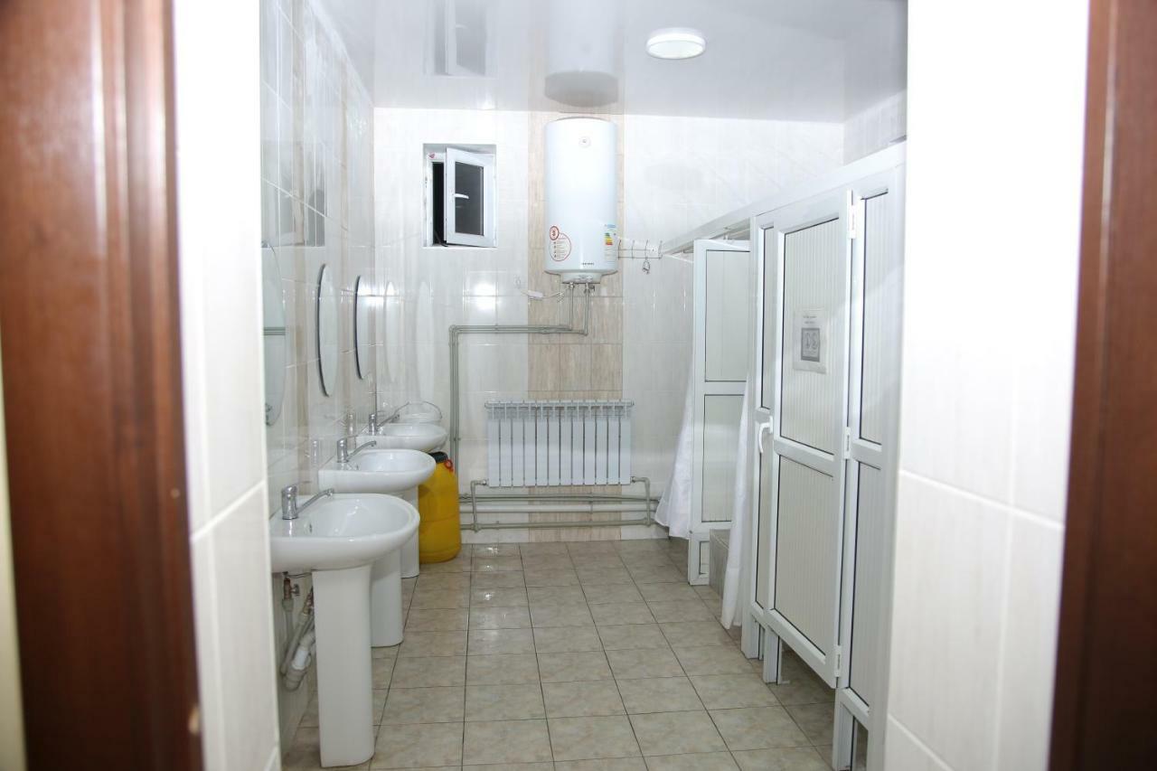 Medi Guest House Osh Bagian luar foto