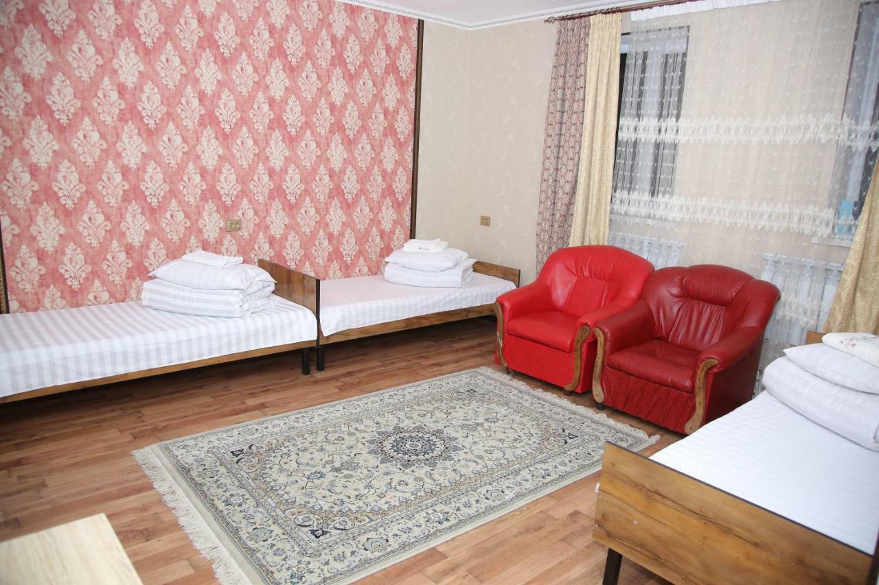 Medi Guest House Osh Bagian luar foto