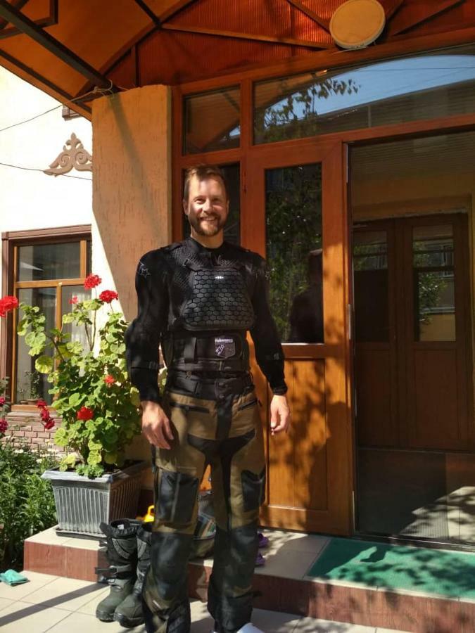 Medi Guest House Osh Bagian luar foto